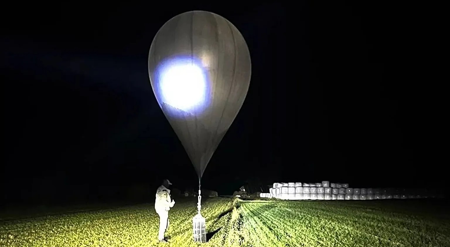 Lituania cierra frontera con Bielorrusia y advierte que derribará globos de contrabandistas que interrumpen el tráfico aéreo